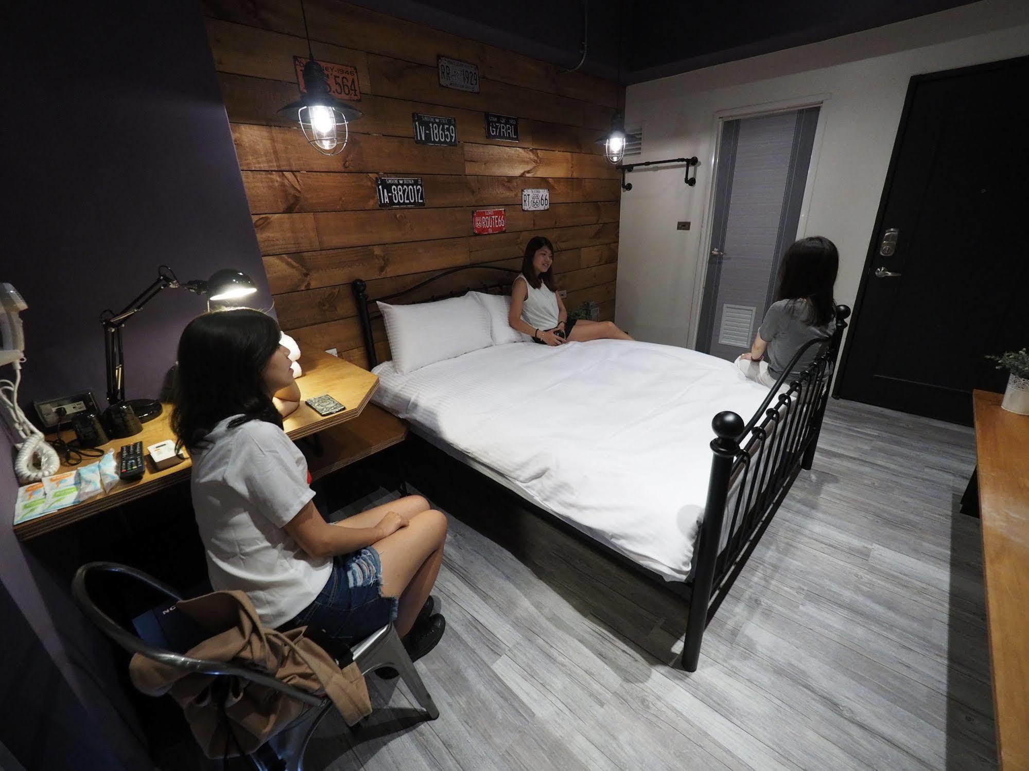 Loft Hostel Fengjia台中市 エクステリア 写真
