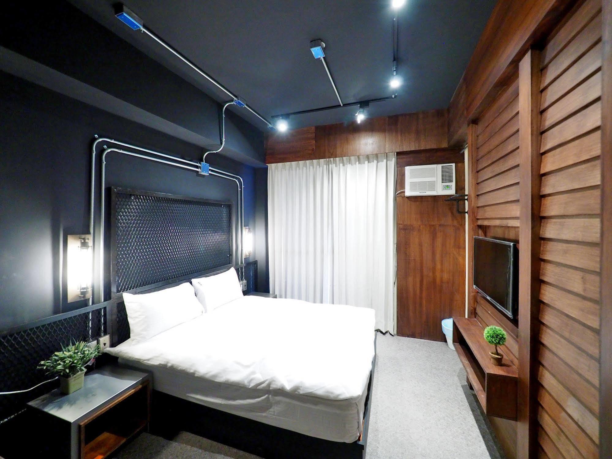 Loft Hostel Fengjia台中市 エクステリア 写真